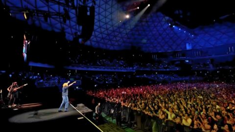 Simply Red – Holding Back The Years